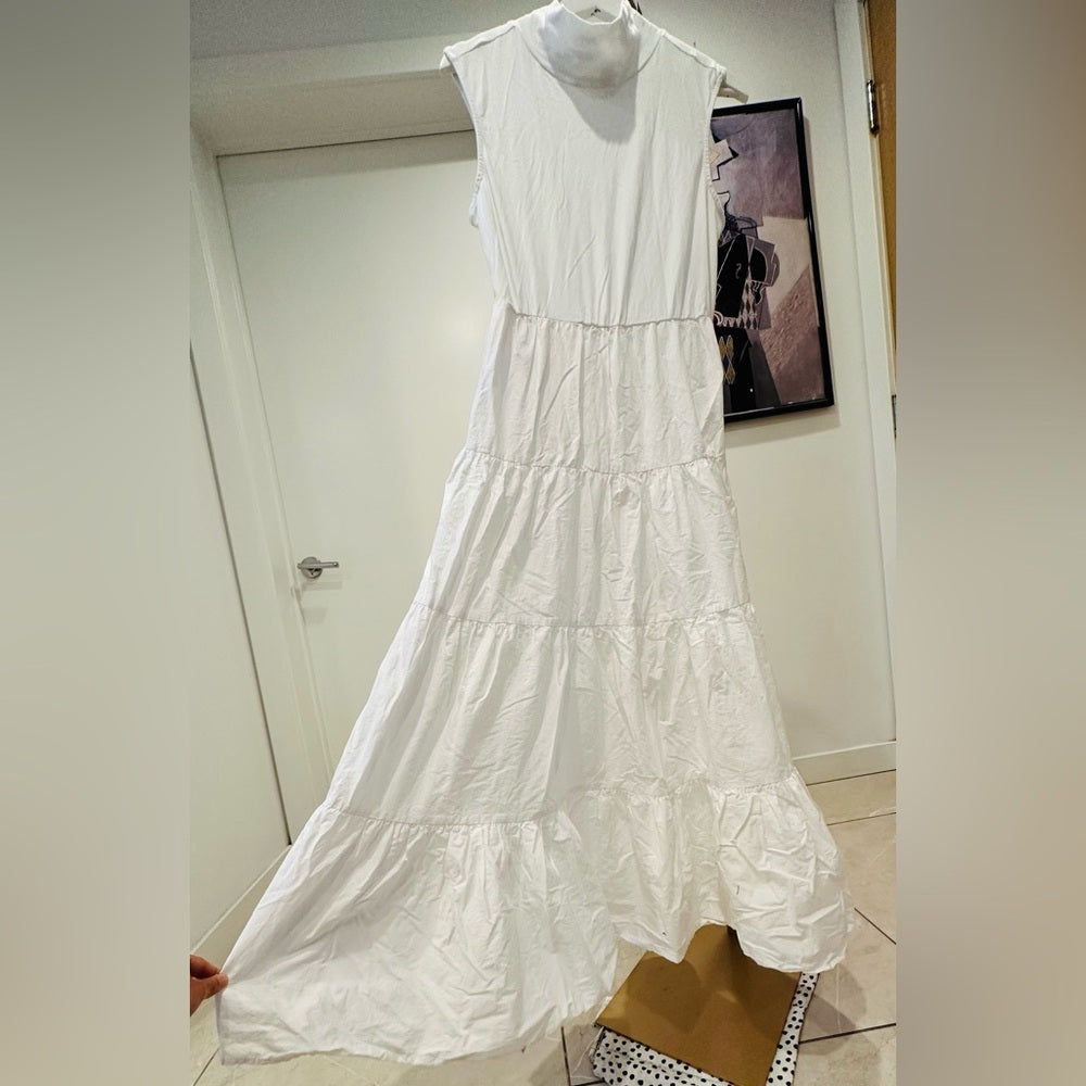 Leslie Mock Neck Sleeveless Tiered Maxi Dress
Love By Design Size Medium