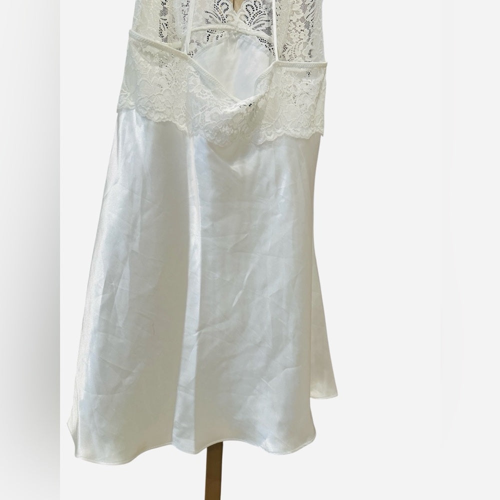 In Bloom by Jonquil White Lace Chemise with Sheer Details Size Large