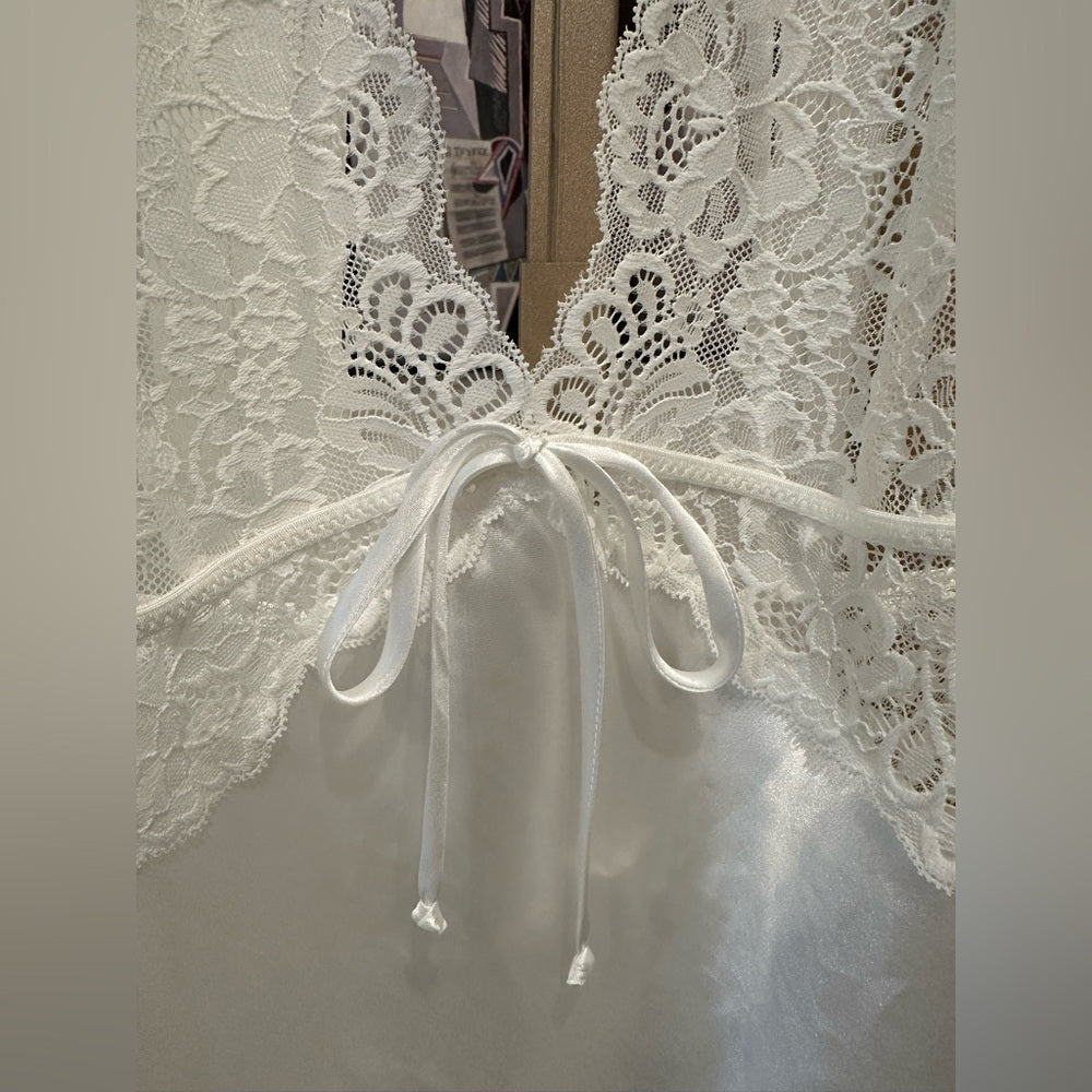 In Bloom by Jonquil White Lace Chemise with Sheer Details Size Large