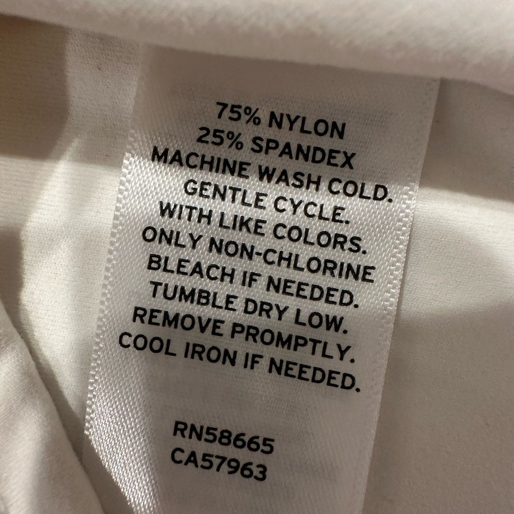 Open Edit  White Fitted Sleeveless Tank Top V Neck Size M