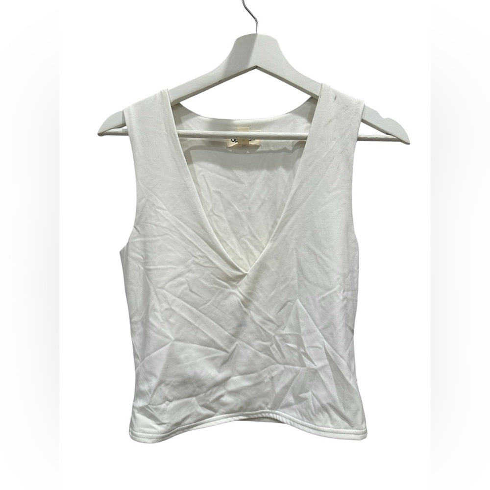 Open Edit  White Fitted Sleeveless Tank Top V Neck Size M