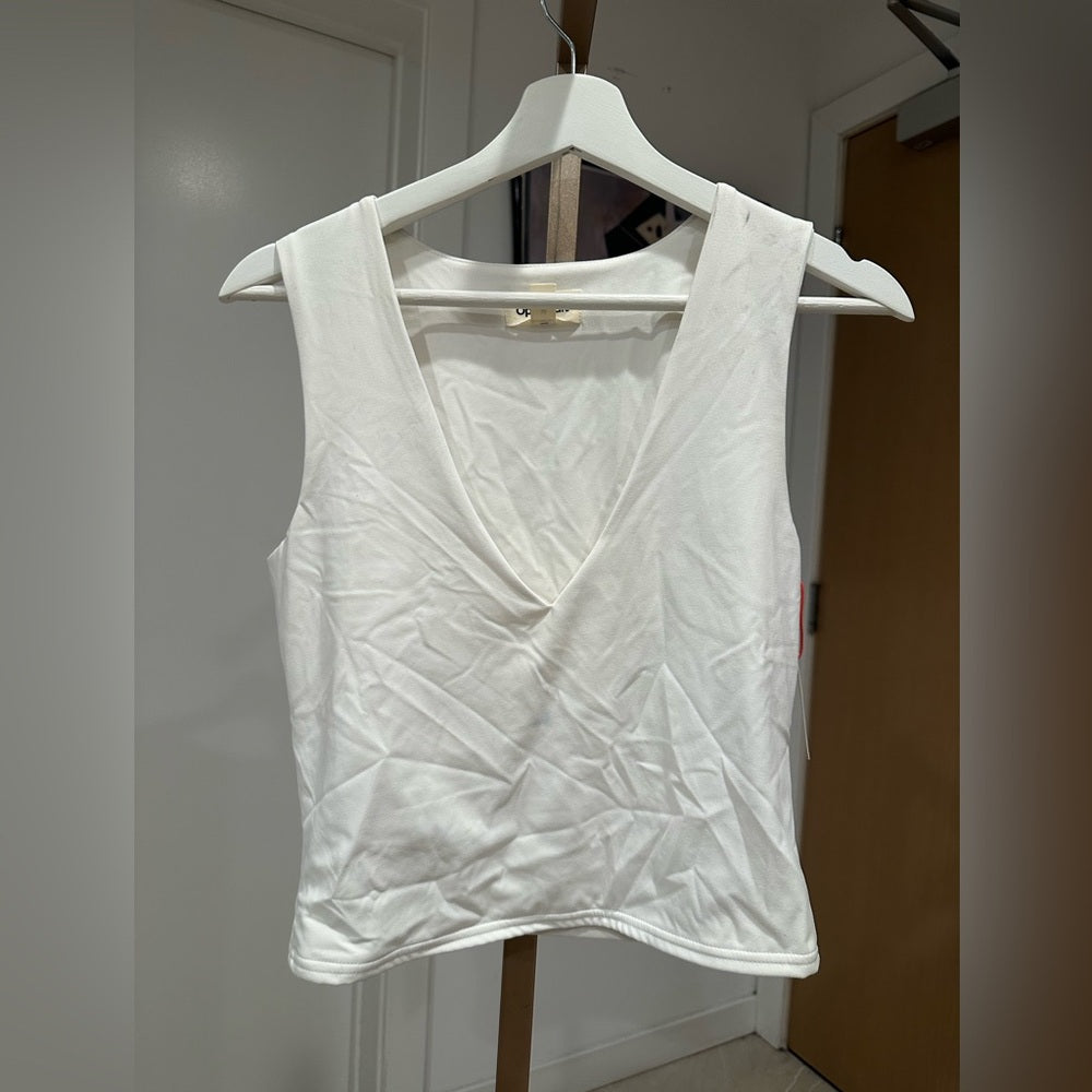 Open Edit  White Fitted Sleeveless Tank Top V Neck Size M